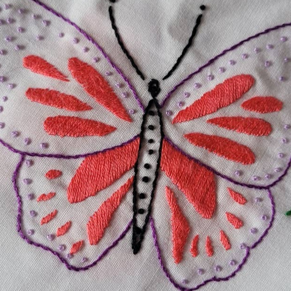 Hand Embroidered Table Runner Butterflies Crochet Edge - Picture 4 of 6